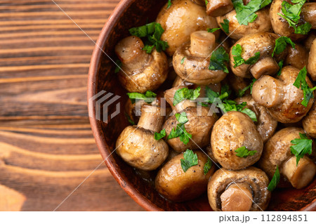 Fried mushroom champignon with onion and parsley 112894851