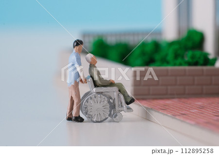 介護イメージ 段差 介護イメージ 段差 112895258