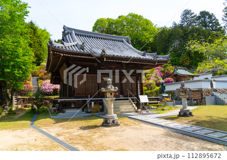 報恩大師備前四十八ヶ寺 朝日寺 初夏の本堂 岡山県瀬戸内市 報恩大師備前四十八ヶ寺 朝日寺 初夏の本堂 岡山県瀬戸内市 112895672