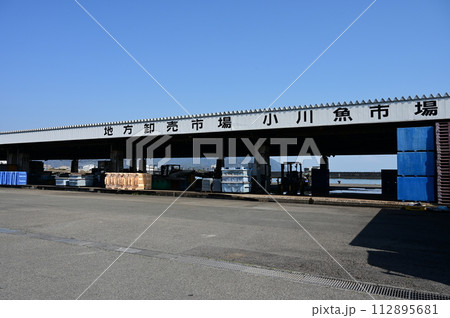 魚市場の様子（静岡県焼津市） 112895681