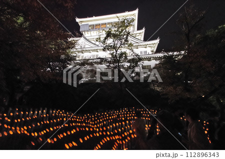 北九州市の小倉城のイベント竹あかりの幻想的な光景 北九州市の小倉城のイベント竹あかりの幻想的な光景 112896343