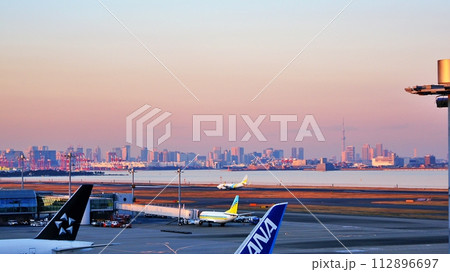 羽田空港の夕景 羽田空港の夕景 112896697