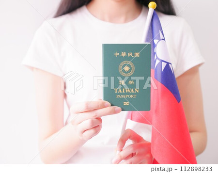 女性 メス 女の人 112898233