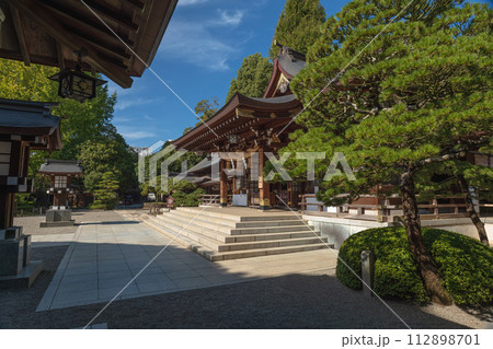 熊本 水前寺公園 出水神社の拝殿風景 熊本 水前寺公園 出水神社の拝殿風景 112898701