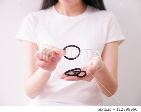 女子 女の子 女性 112898960