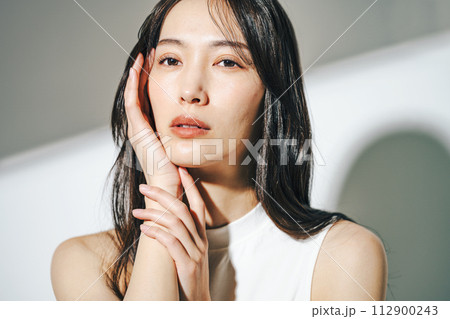 女性の美容・ビューティーイメージ 女性の美容・ビューティーイメージ 112900243