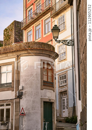 Porto, Portugal. Picturesque steep narrow street in the old town. 112905252