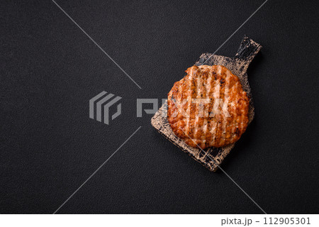 Delicious fresh grilled chicken fillet with spices and herbs 112905301