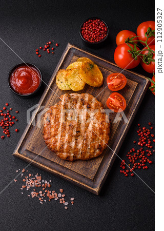 Delicious fresh grilled chicken fillet with spices and herbs 112905327