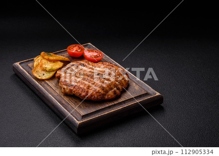 Delicious fresh grilled chicken fillet with spices and herbs 112905334