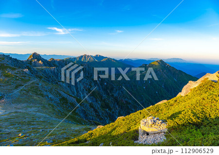 【朝焼け素材】木曽駒ケ岳からの朝焼けの絶景【長野県】 112906529