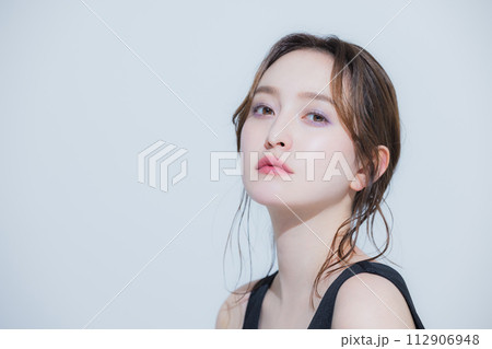ビューティー 若い女性 ビューティー 若い女性 112906948