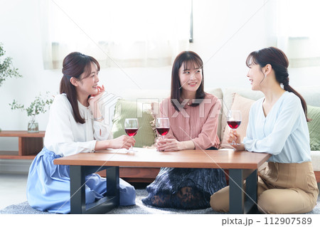 女子会 ホームパーティー 女子会 ホームパーティー 112907589