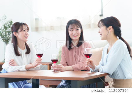 女子会　ホームパーティー 112907594