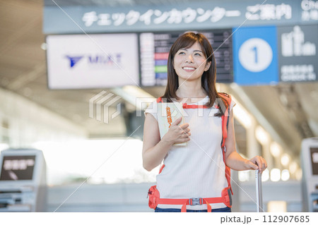空港　女子旅　留学生 112907685