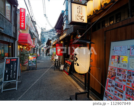 大阪 環状線福島駅 福島天満宮そばの路地裏 112907849