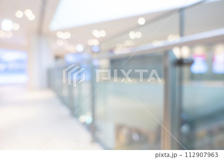 繁華街の背景ぼかし 繁華街の背景ぼかし 112907963