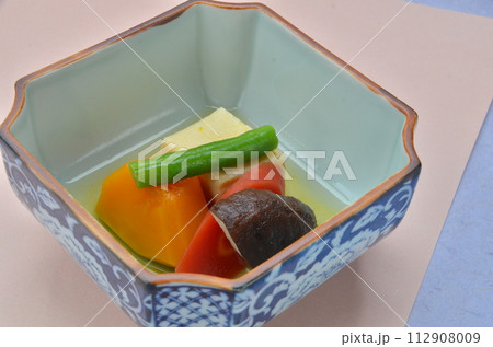 彩り豊かな一品:和の心を伝える焚き合わせ 彩り豊かな一品:和の心を伝える焚き合わせ 112908009