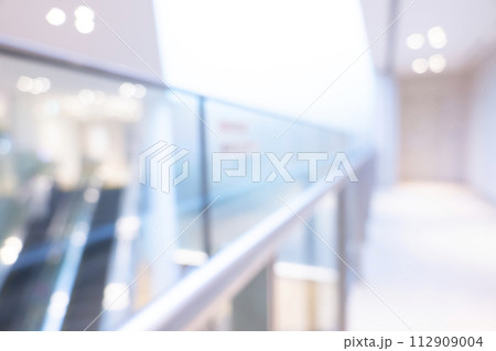 繁華街の背景ぼかし 112909004