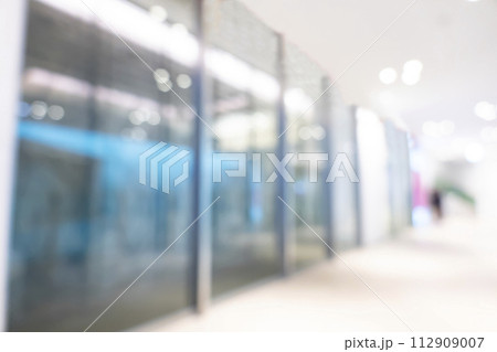 繁華街の背景ぼかし 112909007