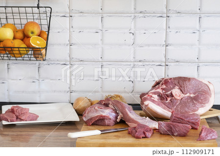 different types of peaces of meat, cutting raw meat on board kitchen. cooking. Copy space 112909171