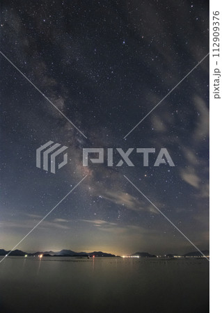 瀬戸内の夏の星景色　天の川とさそり座 112909376