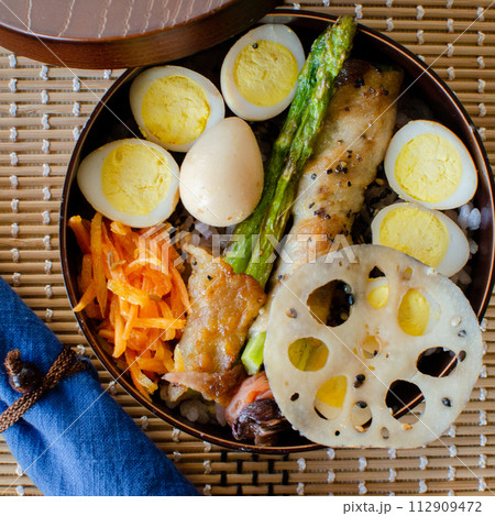 うずら丼弁当 112909472