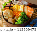 チーズつくねと鮭弁当 112909473
