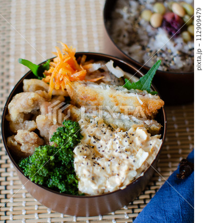 アジフライと鶏カラのタルタル弁当 112909479