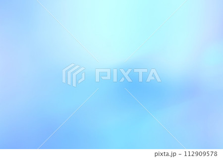 青・紫色系のふんわりとした背景　グラデーション 112909578