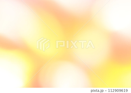 パステルイエロー、オレンジのふんわりな背景 112909619