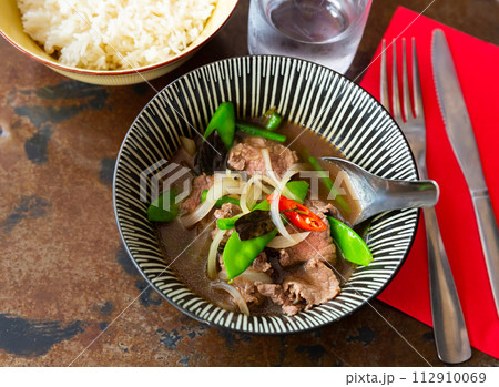 Popular dish of Thai cuisine is beef with basil 112910069