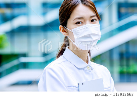 看護師　マスク着用イメージ　撮影協力「LINK FOREST」 112912668