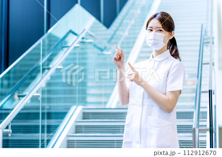 看護師 マスク着用イメージ 撮影協力「LINK FOREST」 看護師 マスク着用イメージ 撮影協力「LINK FOREST」 112912670