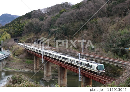 【JR西日本】221系「大和路快速」（大和路線：高井田〜河内堅上・第6大和川橋梁） 112913045