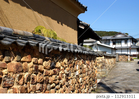 佐賀県有田町 風情あるやきものの町の散策コース  トンバイ塀のある裏通り 佐賀県有田町 風情あるやきものの町の散策コース  トンバイ塀のある裏通り 112913311