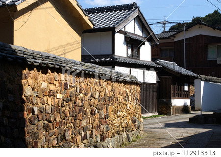 佐賀県有田町 風情あるやきものの町の散策コース  トンバイ塀のある裏通り 佐賀県有田町 風情あるやきものの町の散策コース  トンバイ塀のある裏通り 112913313
