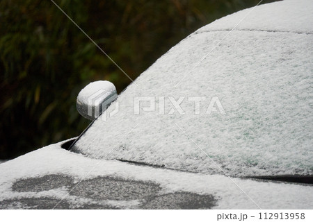 フロントガラスに積もる雪 フロントガラスに積もる雪 112913958