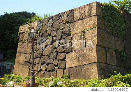 旧江戸城の牛込門跡の石垣【東京都千代田区】 112914167
