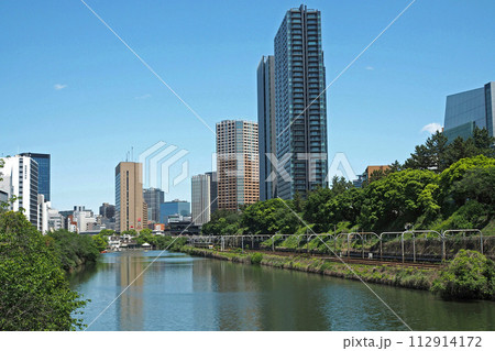 旧江戸城の牛込濠【東京都千代田区】 112914172