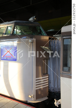 レトロ車両・車両形式183系800番台・特急たんばの連結箇所 レトロ車両・車両形式183系800番台・特急たんばの連結箇所 112915750