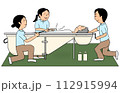 訪問入浴サービスで入浴する高齢女性 112915994