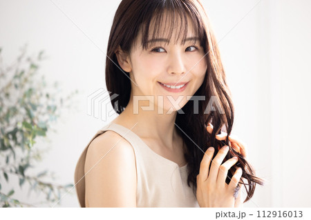 ビューティー　女性のポートレート 112916013