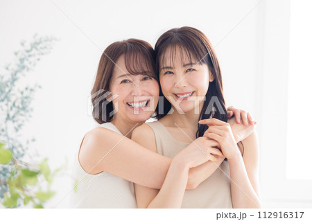母と娘のビューティーポートレート 母と娘のビューティーポートレート 112916317