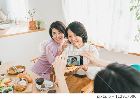 a forty-something woman 112917080