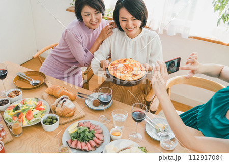 a forty-something woman 112917084