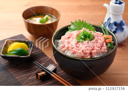 ねぎとろ丼 まぐろのたたき丼 ねぎとろ丼 まぐろのたたき丼 112917156