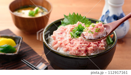 ねぎとろ丼 まぐろのたたき丼　 112917161
