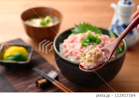 ねぎとろ丼 まぐろのたたき丼 ねぎとろ丼 まぐろのたたき丼 112917164
