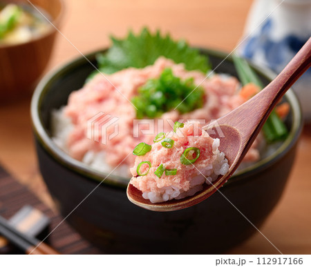 ねぎとろ丼 まぐろのたたき丼  ねぎとろ丼 まぐろのたたき丼  112917166